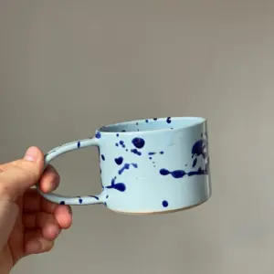 Kop fra Handmade by Marle – Blue splash