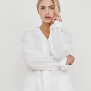 Skjorte “Vivienne” fra Care By Me – Hvid