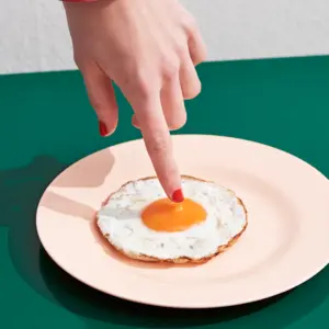 Print “Fried Egg” fra Paper Collective 30×40 cm.