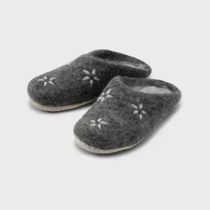 Hjemmesko “Warm slippers” fra Care By Me – Dark Grey