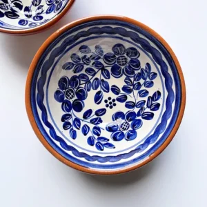 Håndmalet skål fra Casa Cubista – Blå blomster – Medium