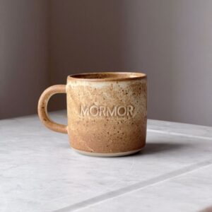 Kop “MORMOR” Julie Damhus Studio – Brun