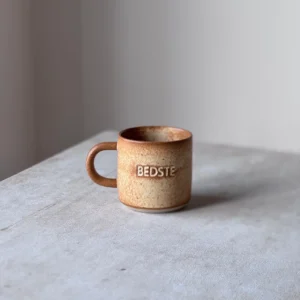 Kop “Bedste” Julie Damhus Studio – brun