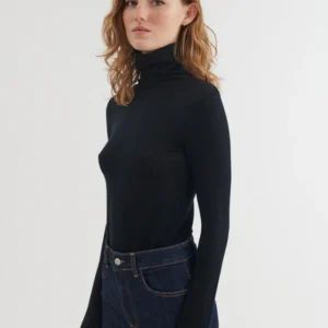 Rinja T-neck | Basic Apparel – Black