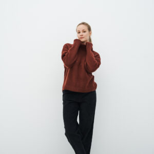 Harmonie Rullekravesweater fra CARE BY ME – Burgundy