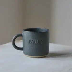 Kop “PAUSE” Julie Damhus Studio – Blå